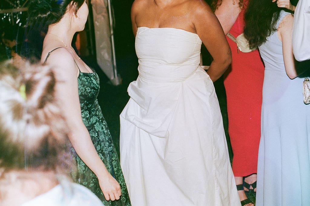 Intimate wedding dinner at Un Momento Bromont in Quebec