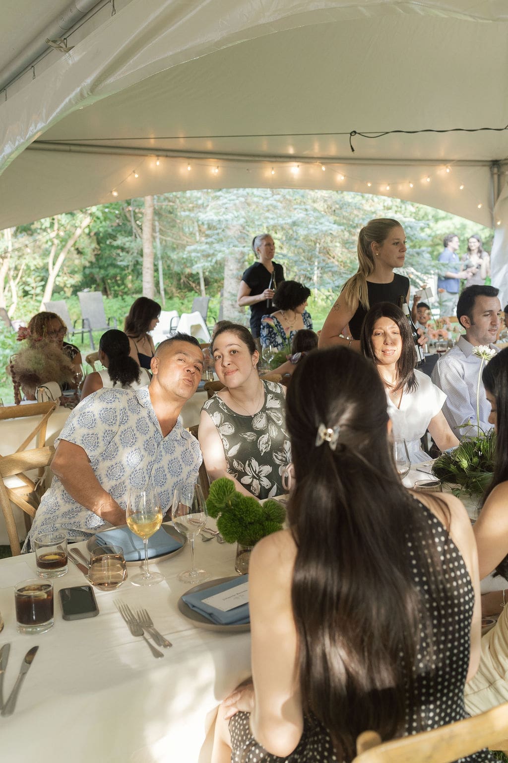 Intimate wedding dinner at Un Momento Bromont in Quebec