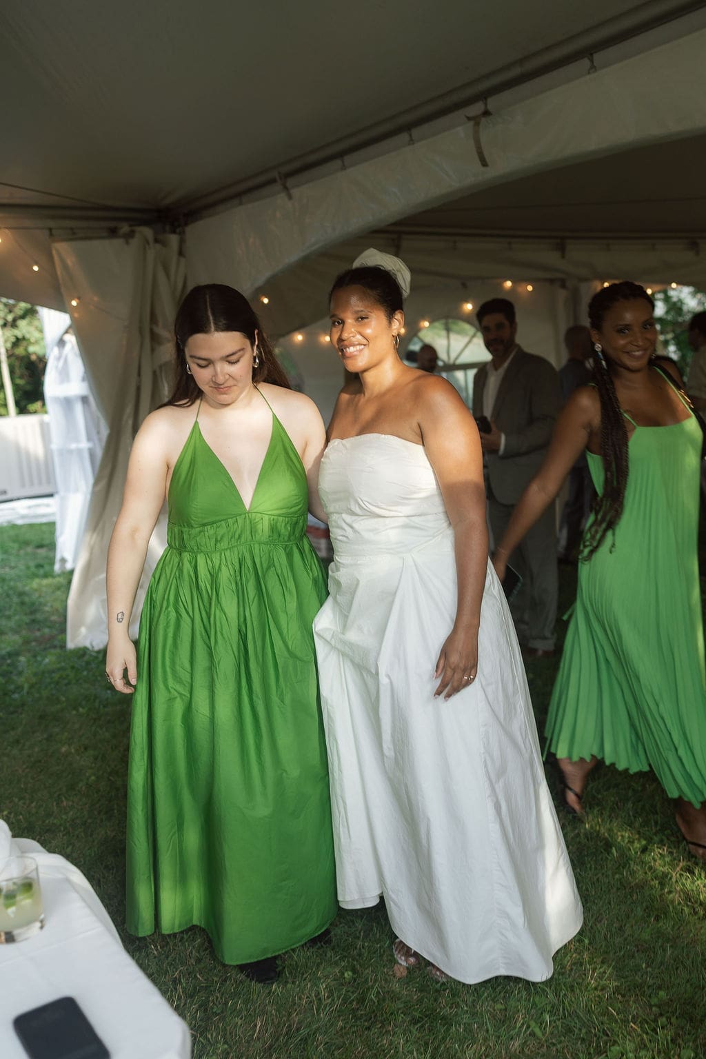 Intimate wedding dinner at Un Momento Bromont in Quebec